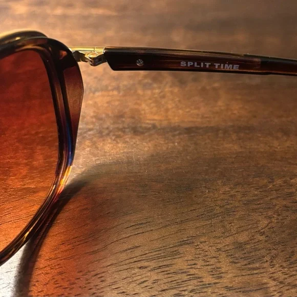 Women’s Oakley
004129 Split Time Stylish Brown and Gold Sunglasses - Picture 4 of 6